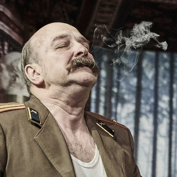 KONEC RUDÉHO ČLOVĚKA, Divadlo v Dlouhé