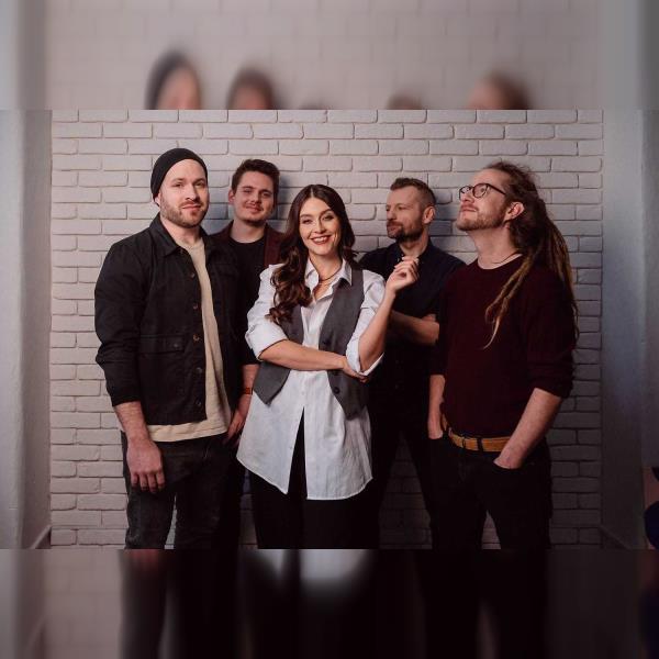 KATEŘINA MARIE TICHÁ a Bandjeez