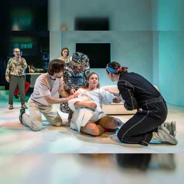 Normální detektivní komedie