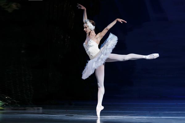picture Royal Classical Ballet - LABUTÍ JEZERO