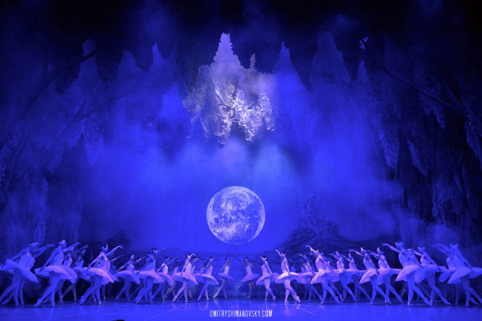 picture St. Petersburg Ballet - největší Labutí jezero