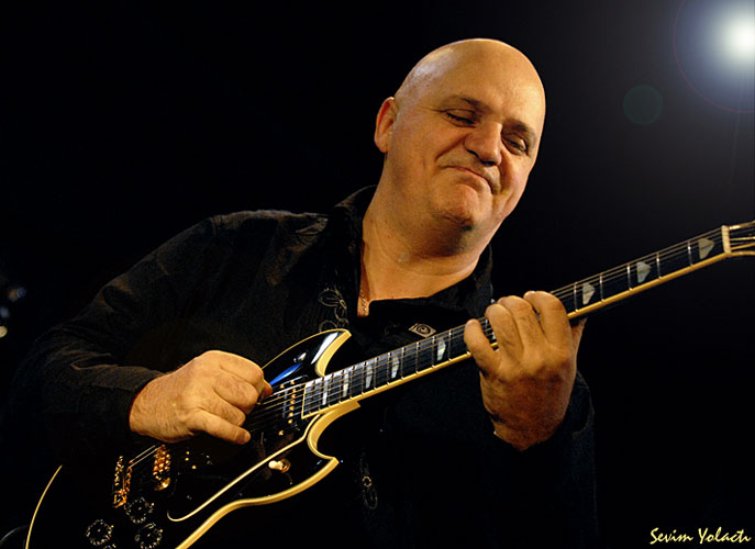 picture FRANK GAMBALE NATURAL HIGH TRIO