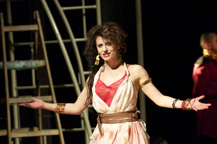 picture QUASIMODO - zvoník z katedrály Notre Dame